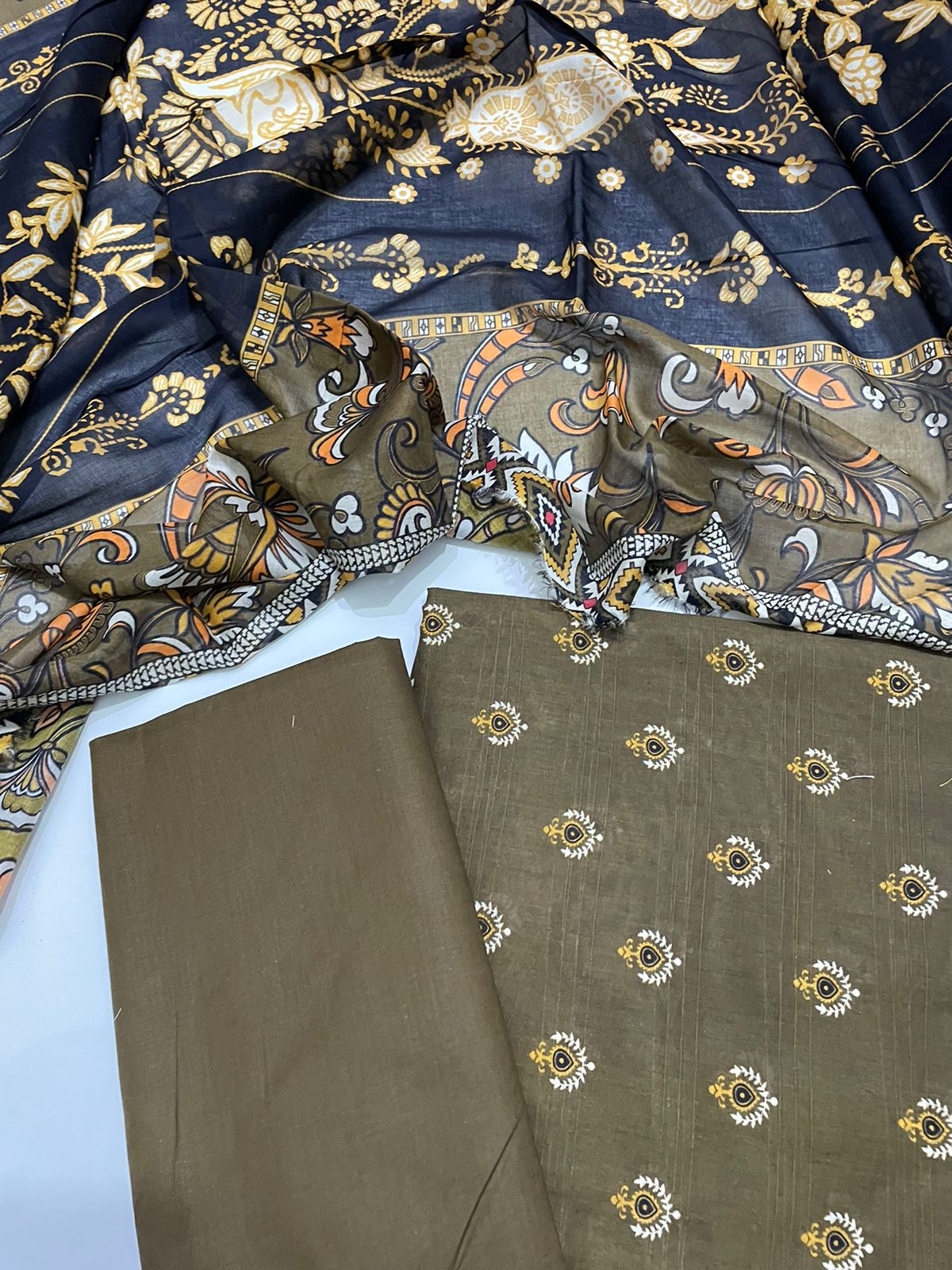 3 pc lawn print suit unstitch