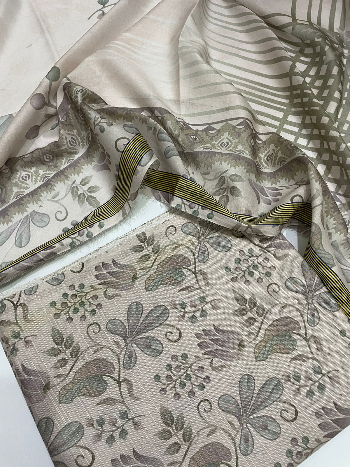 3 Pc bana dora Lawn All Over Print Suit – Unstitched