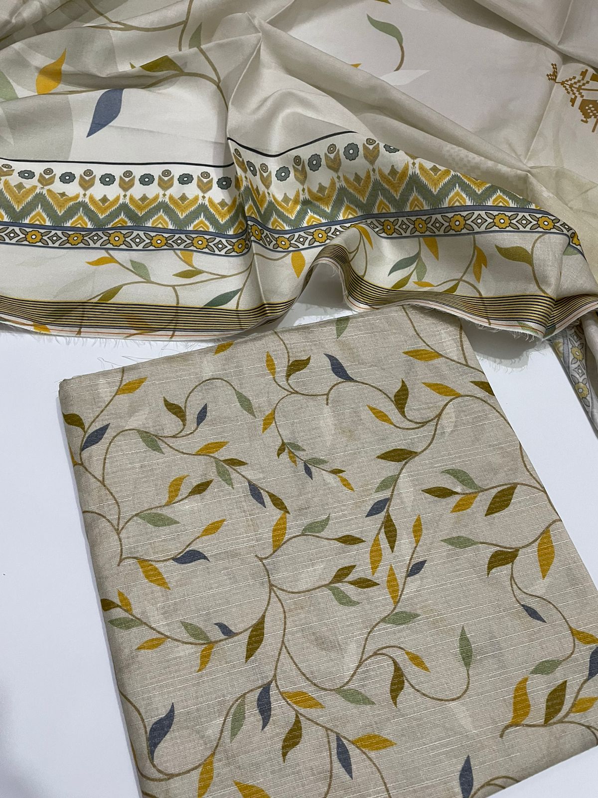 3 Pc bana dora Lawn All Over Print Suit – Unstitched