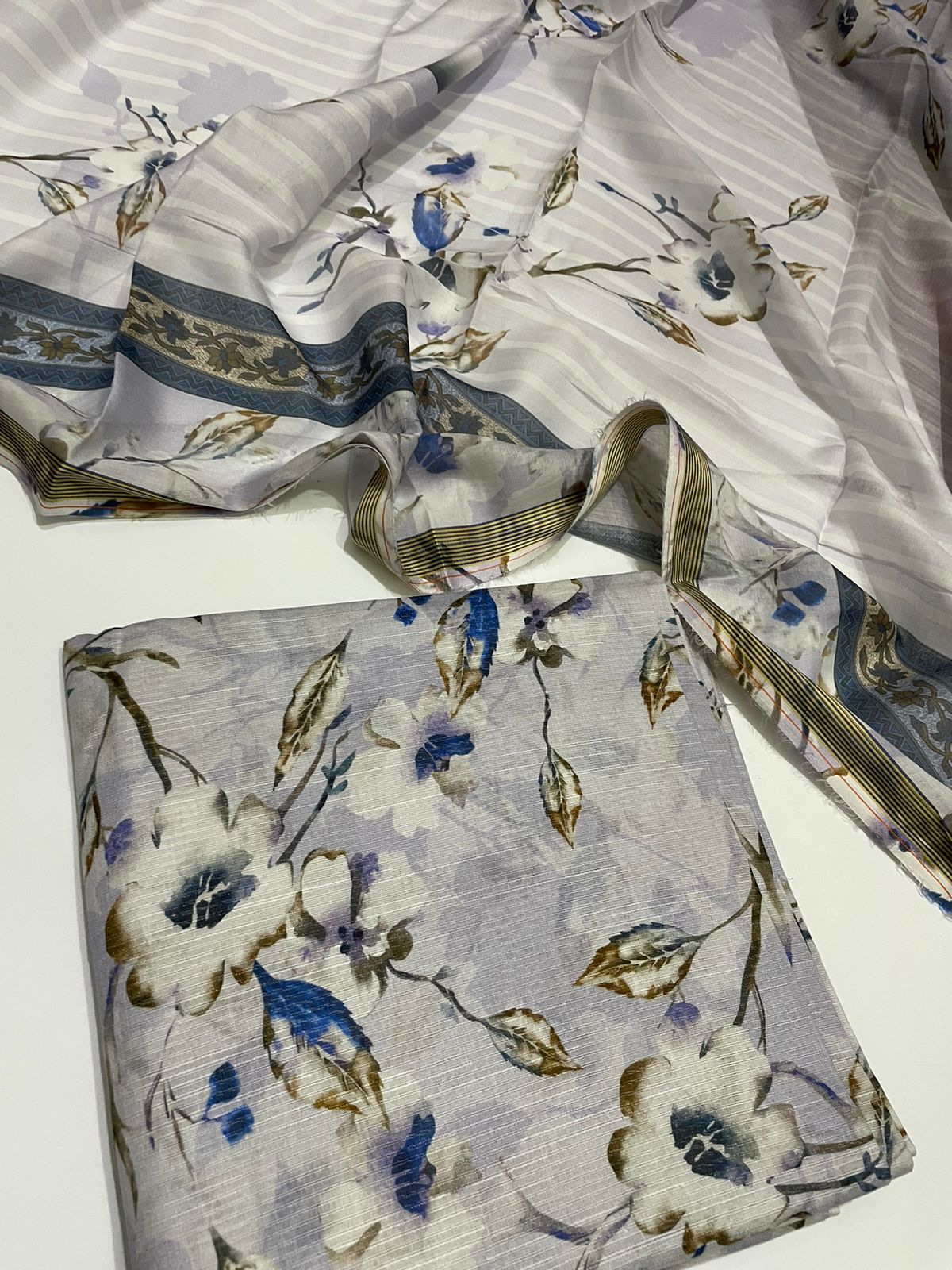 3 Pc bana dora Lawn All Over Print Suit – Unstitched