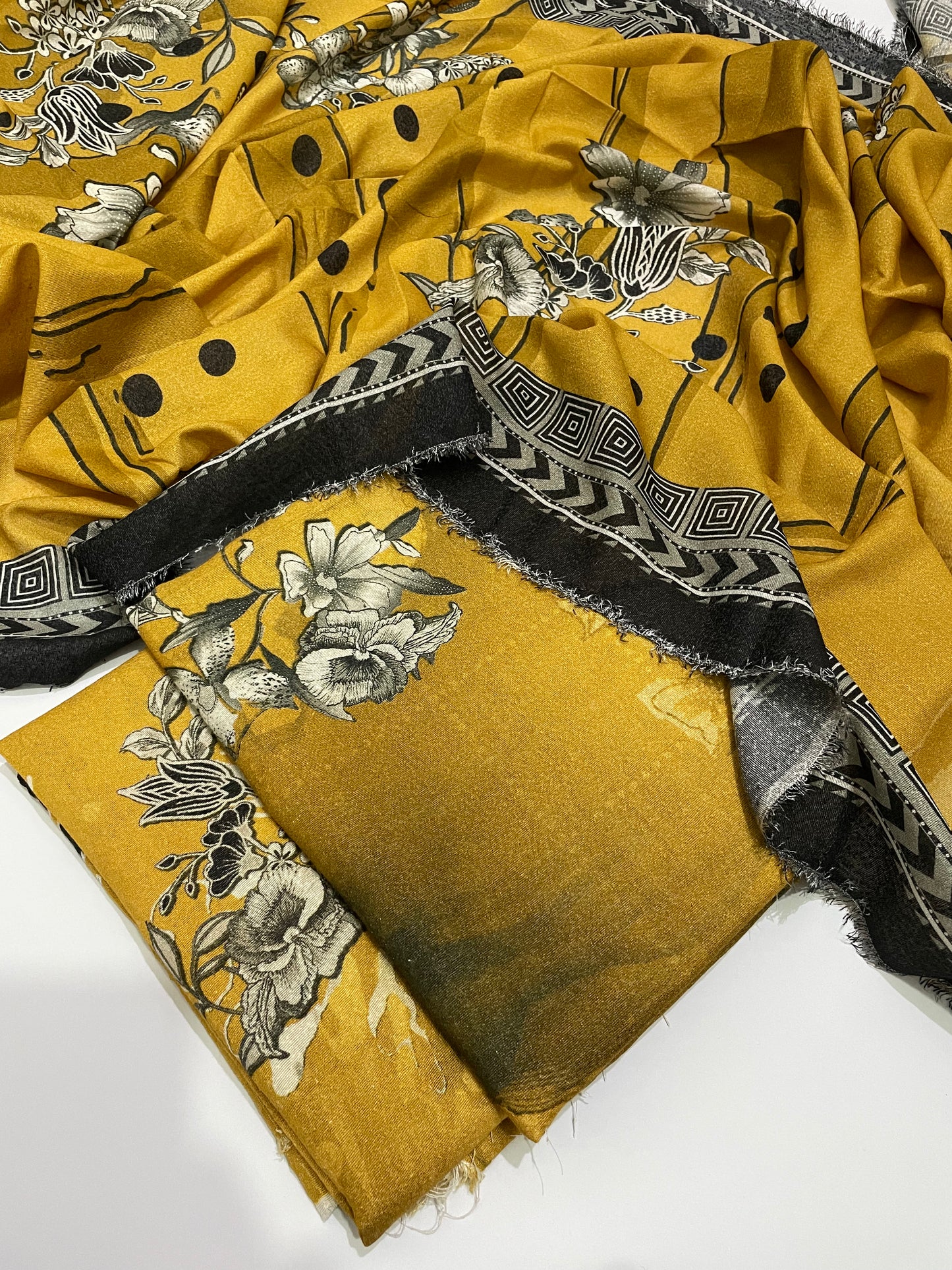 3 pc karandi printed unstitxh